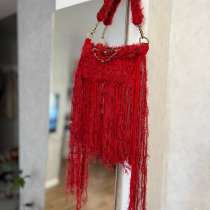 Вязанная сумка с бахромой и полудрагоценными камнями, в Сочи