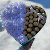 Букет из атласных роз и сладостей на заказ, в Москве