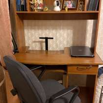 Продается компьютерный стол со стулом, в Москве