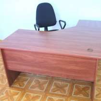 стол офисный и офисное кресло, в Благовещенске