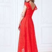 Новое с этикеткой платье в красном и белом цвете, в Санкт-Петербурге