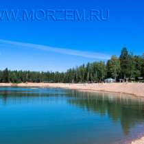 Красивое место у озера в окружении соснового леса.ИЖС, в Москве