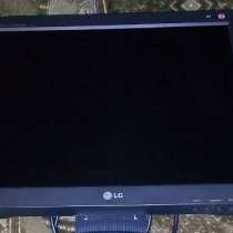 LCD LG плоский монитор 42см, в г.Киев