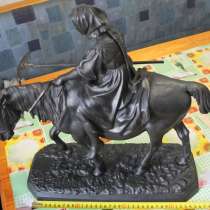 Чугунная скульптура Крестьянка с граблями на лошади, Касли, в Ставрополе
