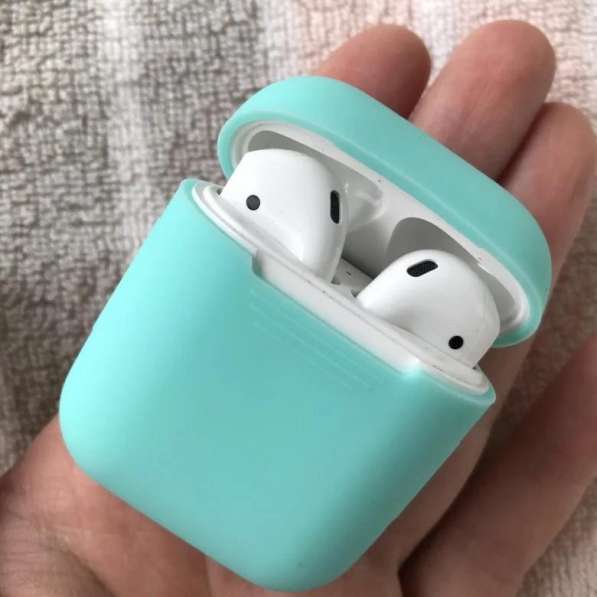 Чехлы для наушников AirPods