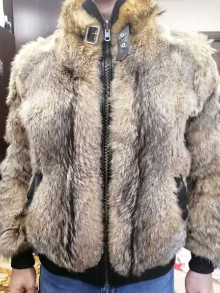 Мужская зимняя кожаная куртка с мехом волка