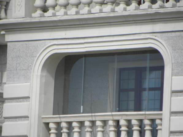 Безрамное остекление балконов, террас, беседок в Омске фото 3