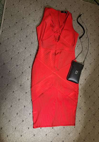 Платья праздничные