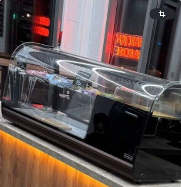 Продам витрину десертную