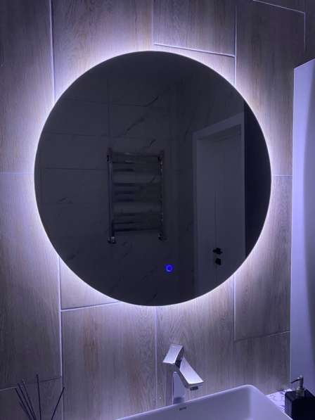 Зеркало круглое с подсветкой 80см. диаметр. Парящие зеркала
