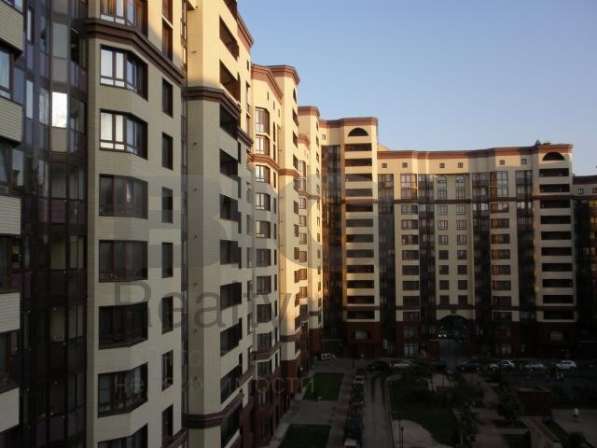 Продам однокомнатную квартиру в Сергиевом Посаде. Жилая площадь 52 кв.м. Этаж 10. Есть балкон.