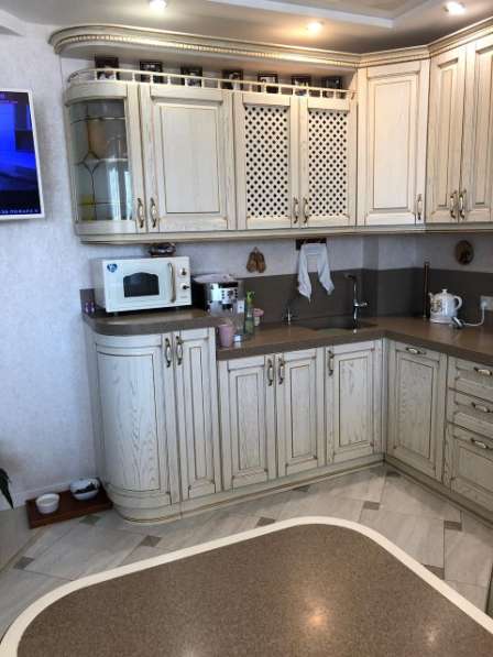 Кухонный гарнитур с фасадами из массива ясеня в Барнауле фото 6