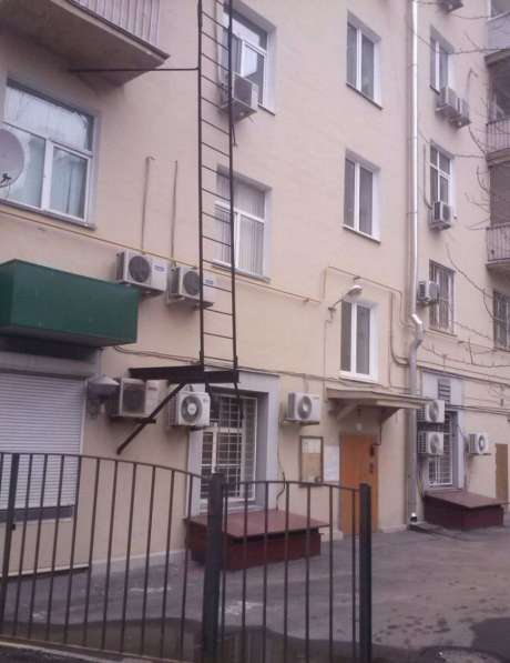 Сдам четырехкомнатную квартиру в Москва.Жилая площадь 101 кв.м.Этаж 6.Есть Холодильник.
