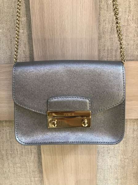 Серебряная сумка Furla Metropolis