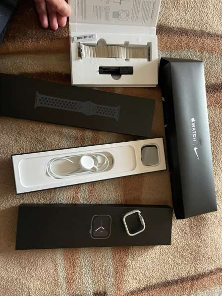 Продам Apple Watch Nike SE 40mm Space Gray в Москве