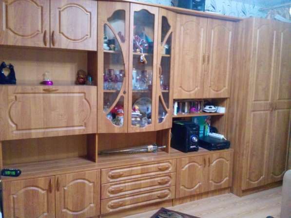Продам мебельную стенку длина 3м30см в екатеринбурге.