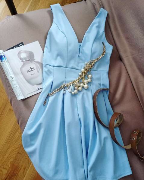 Шикарное платье голубое с пуш апом