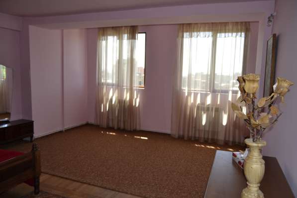 В арвнду здается 3-х комнатная квартира в центре Еревана в фото 10