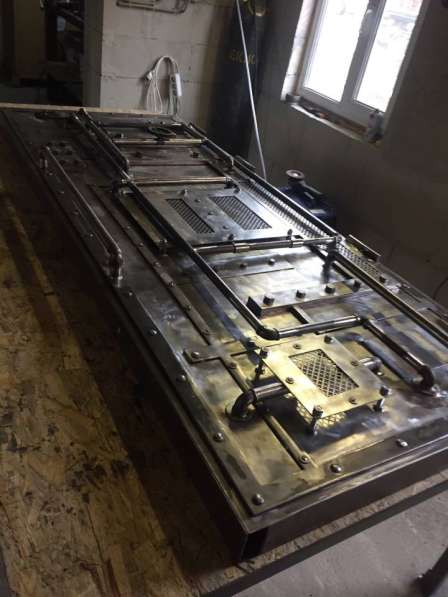 Дверь в Москве