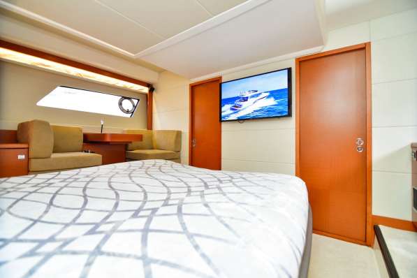 Новая Luxury яхта Prestige 550 Flybridge -58 fit в фото 9