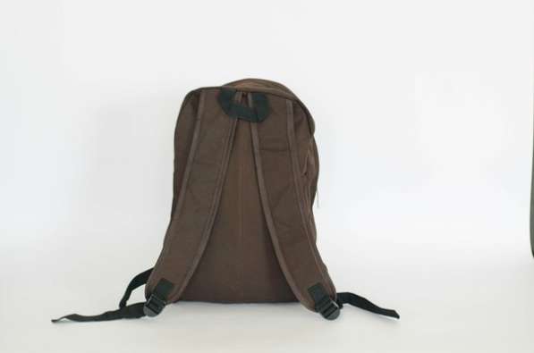 Рюкзак черный коричневый с цветными молниями в фото 5