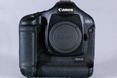Профессиональный фотоаппарат Canon EOS 1D Mark III