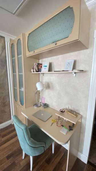 Письменный стол с подвестными полками в Санкт-Петербурге фото 4