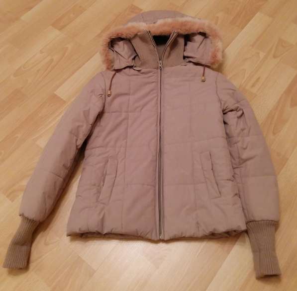 Куртка женская тёплая с капюшоном 42 размер