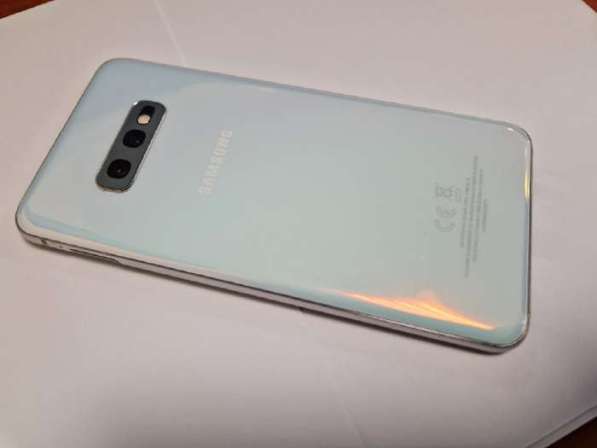 Samsung Galaxy S10e в фото 3