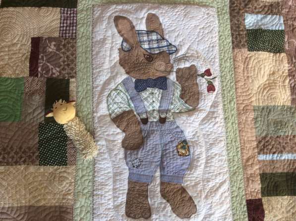 Лоскутное одеяло-покрывало «Мальчик-зайчик» в Омске фото 3