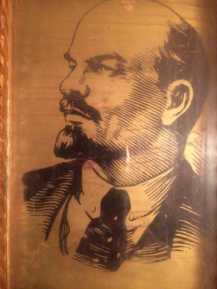 Гравюра на металле, Ленин в резной рамке в Гатчине фото 5