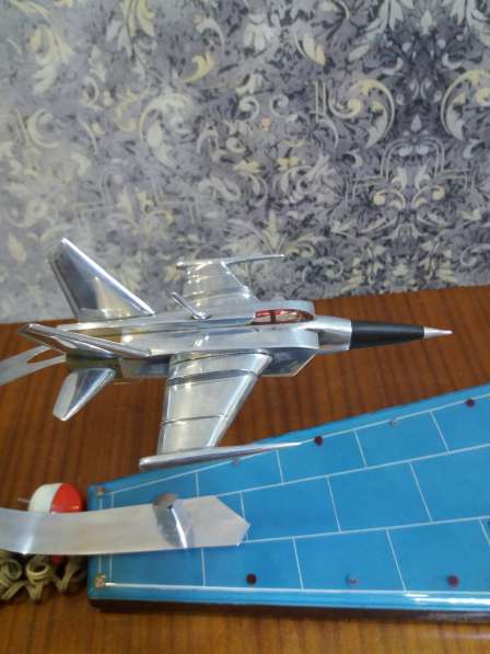 Продам макет самолёта Миг 25 на импровизированной взлётке в фото 5