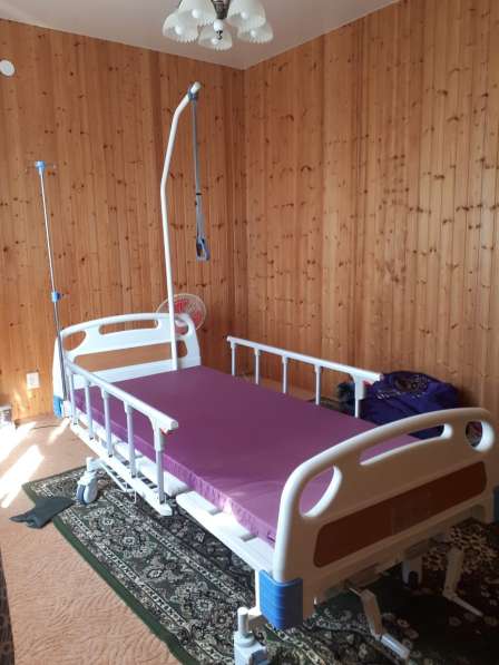 Кровать для лежачих больных с противопролежневым матрасом