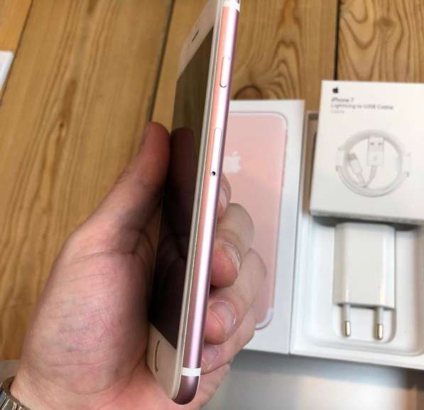 Apple iPhone 7 32Gb Rose Gold в Новосибирске