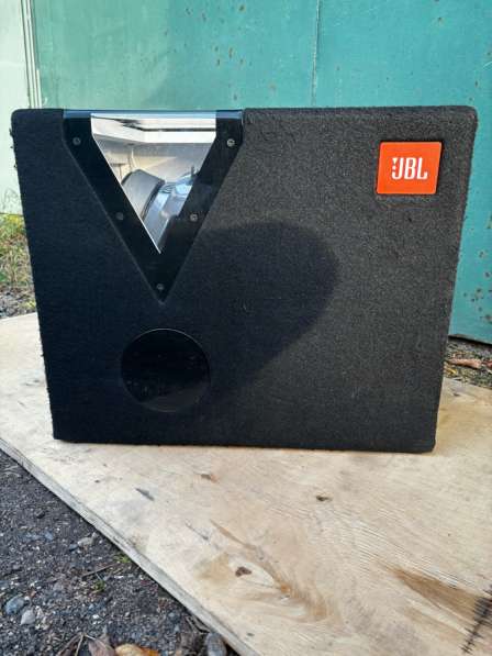 Сабвуфер JBL