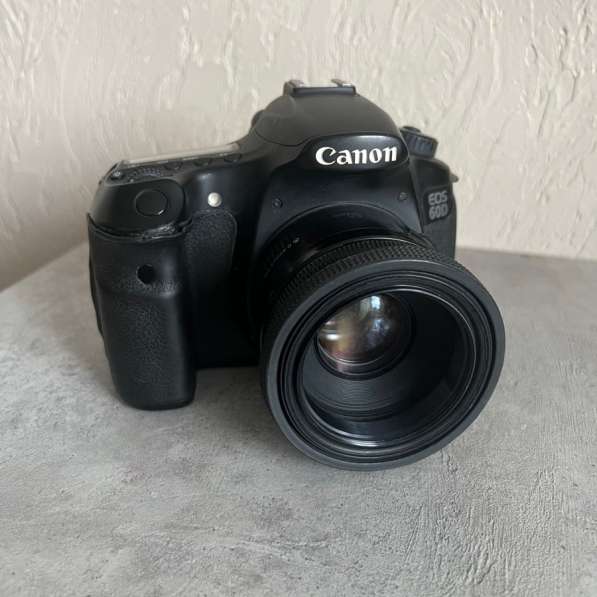 Продам фотоаппарат CANON EOS 60D