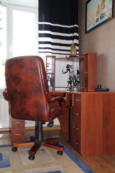 Компьютерный стол и кресло в Бийске фото 5