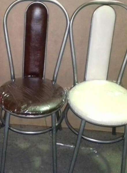 Мягкие стулья и табуретки