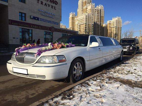 Лимузин Lincoln Town Car для свадьбы в Астане. в фото 3