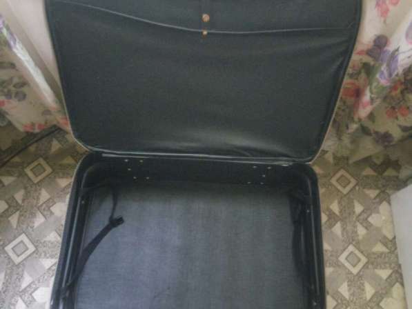 Продам чемодан