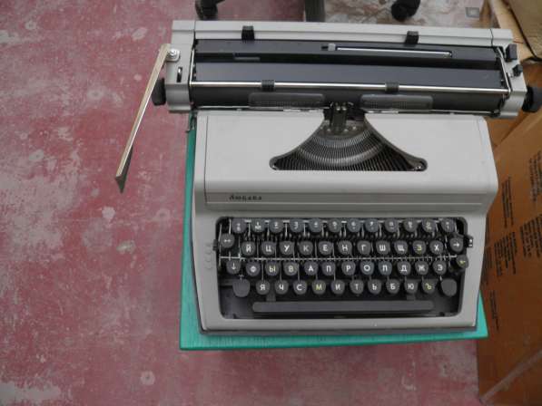 Механическая пишущая машинка