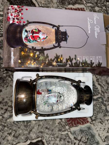 Новогодний фонарь музыкальный со снегом в Москве