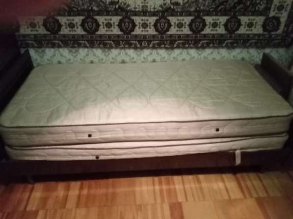 2 односпальные пружинные кровати с высокими матрасами в Екатеринбурге