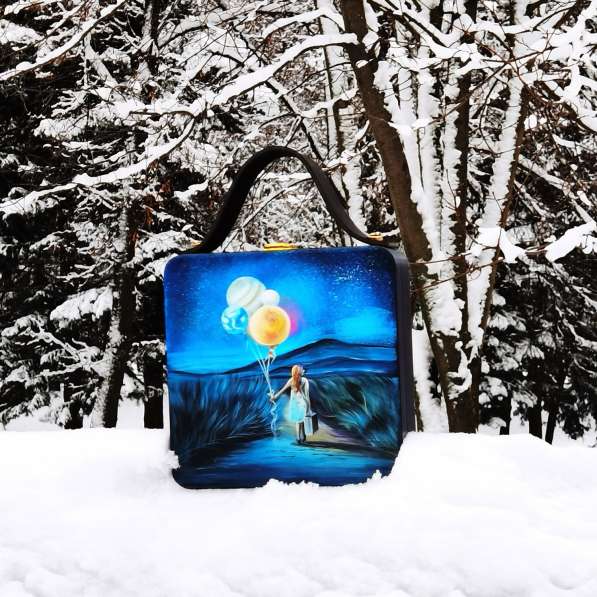 Авторская сумочка с художественной росписью в фото 5