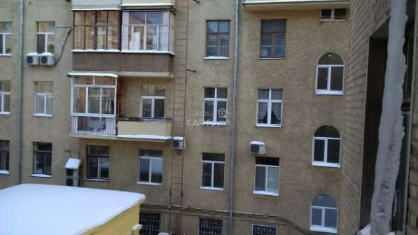 Продам многомнатную квартиру в Москве. Жилая площадь 130 кв.м. Этаж 3. Дом кирпичный. 