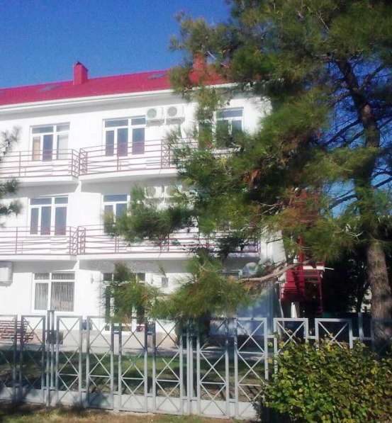 Белый отель у самого Черного моря
