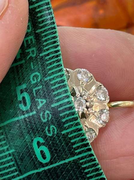 Золотые серьги с бриллиантами малинка 750проьы в Москве