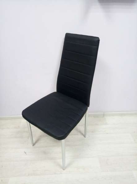 Маникюрный стол с полочкой и 2 черных стула в Брянске фото 3