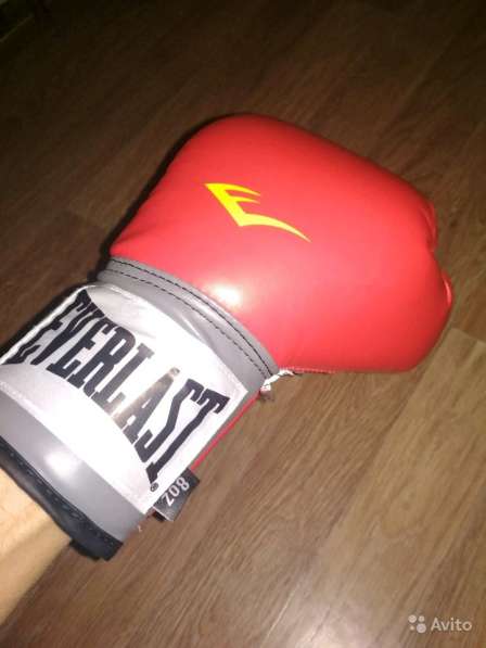 Боксерские перчатки Everlast