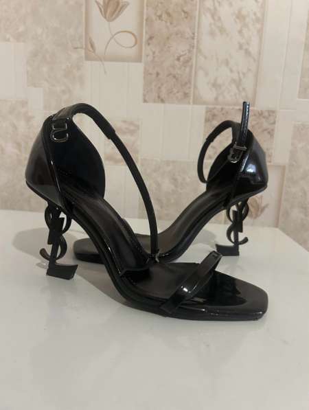 Туфли Yves Saint Laurent